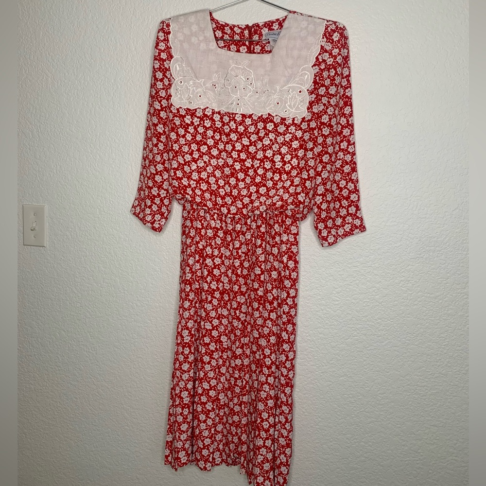 Leslie Fay Red and White Floral Midi Dress